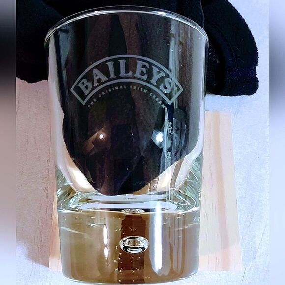 Bailey's irish cream ETCHED BAILEY'S CONTROLLED BUBBLE 6 Oz. GLASSES SET Of 2 - Picture 2 of 5